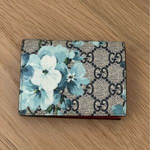 Gucci compact wallet